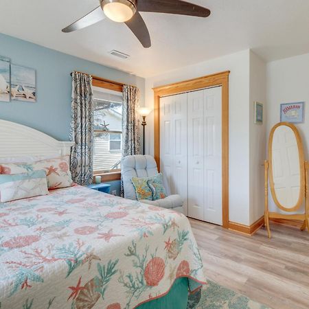 Coastal Home With Deck And Outdoor Shower 악마 힐스 외부 사진