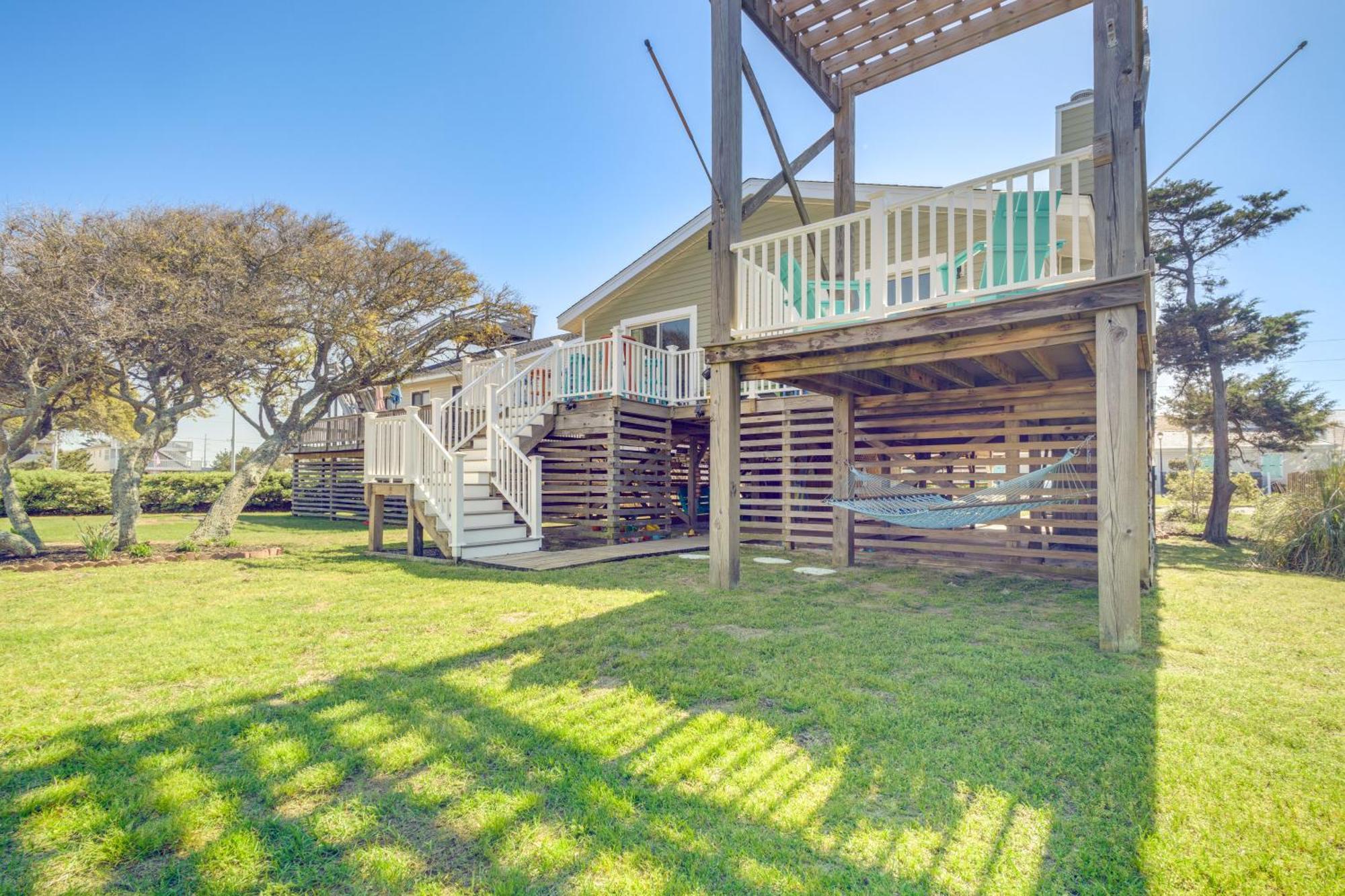 Coastal Home With Deck And Outdoor Shower 악마 힐스 외부 사진