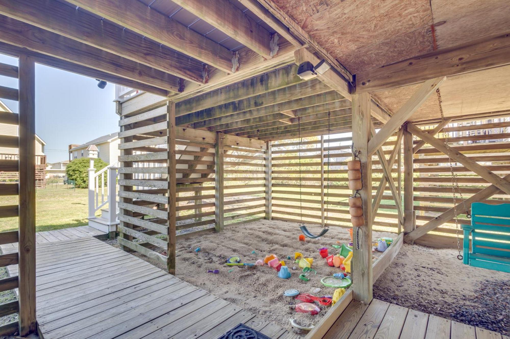 Coastal Home With Deck And Outdoor Shower 악마 힐스 외부 사진