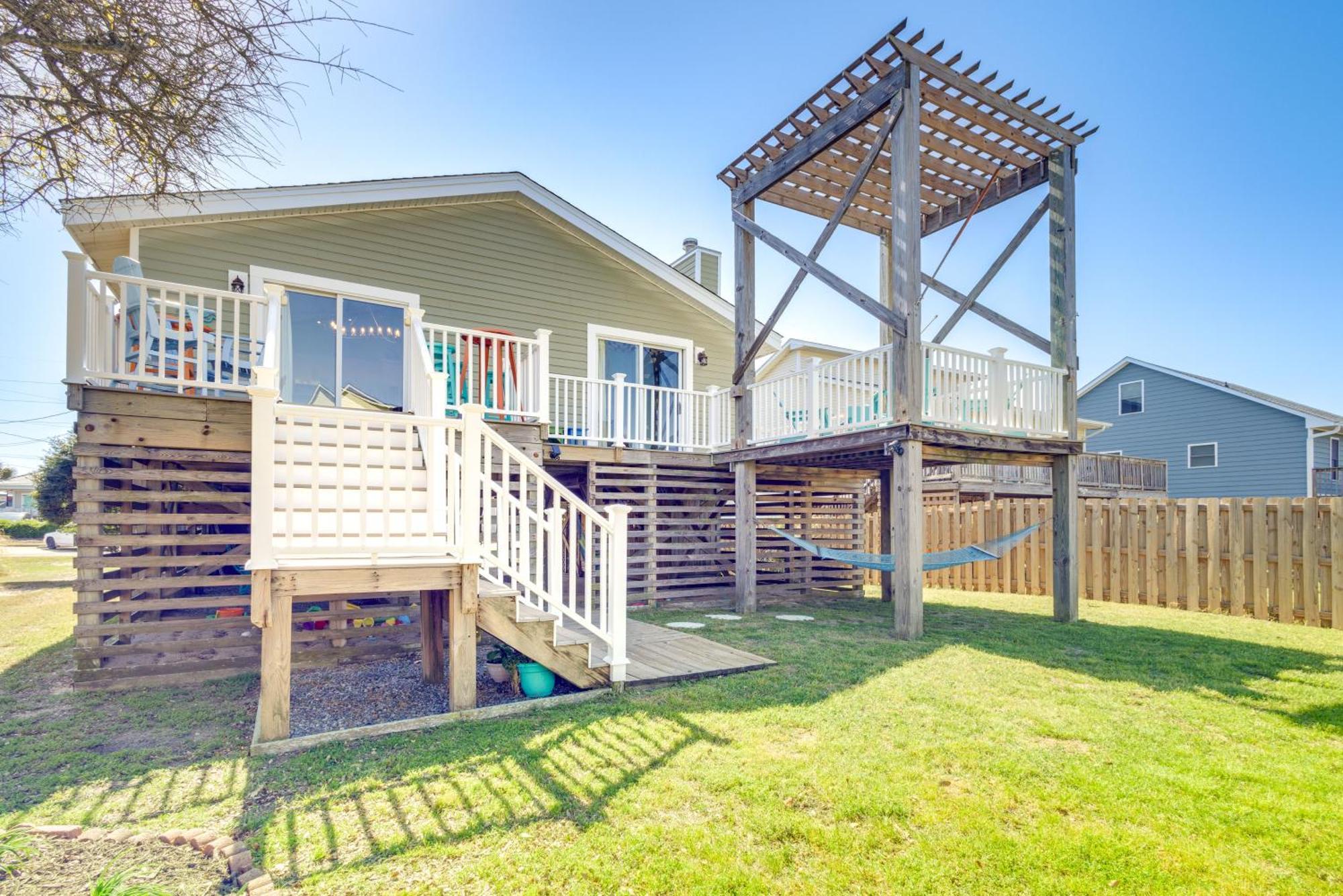 Coastal Home With Deck And Outdoor Shower 악마 힐스 외부 사진